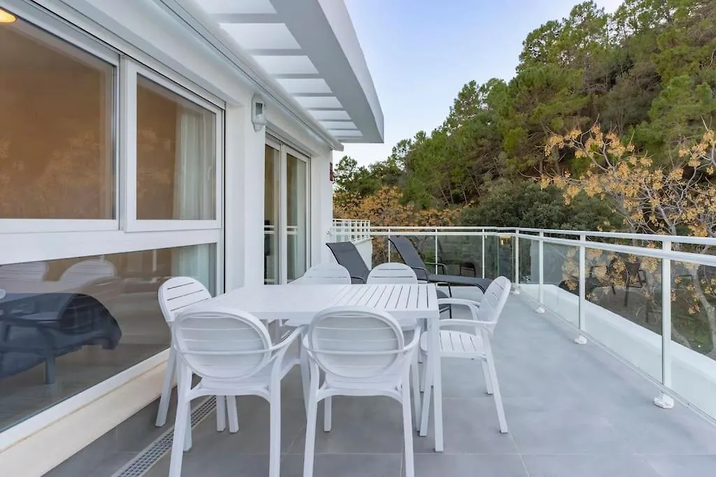 Beautiful Family Apartment In Benahavis Rdr450